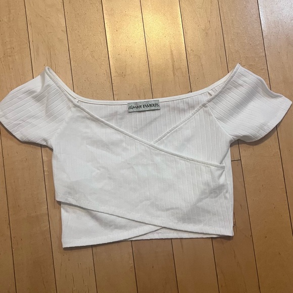 Crop top - Picture 2 of 3